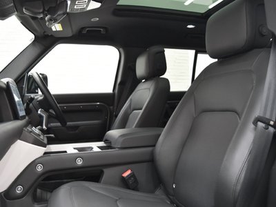 LAND ROVER DEFENDER - 9