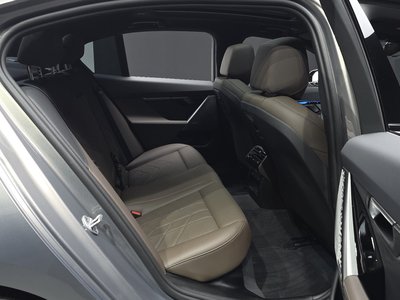 2025 BMW 5 SERIES — миниатюра 11
