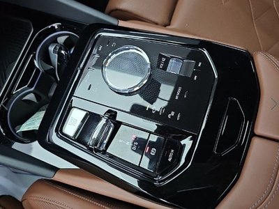 2023 BMW 5 SERIES photo 8