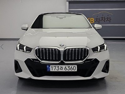 2023 BMW 5 SERIES photo 5