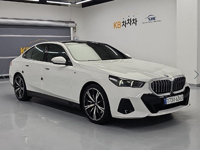 2023 BMW 5 SERIES photo 3