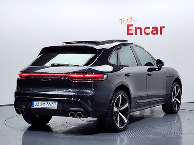 PORSCHE MACAN - 4