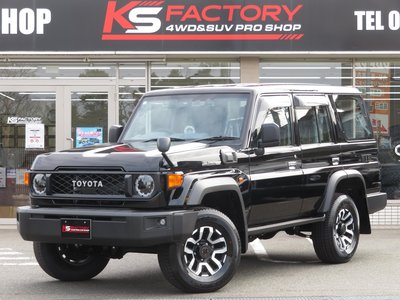 TOYOTA LAND CRUISER 70 - 1