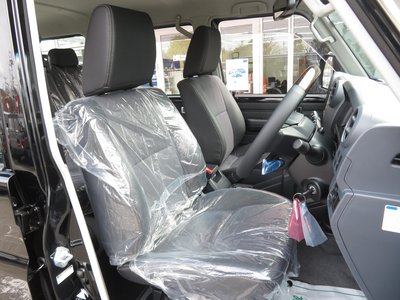 TOYOTA LAND CRUISER 70 - 9