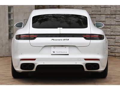 2019 Porsche PANAMERA photo 8