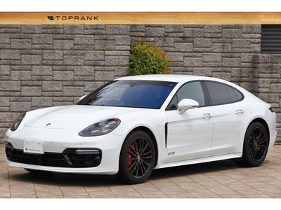 2019 Porsche PANAMERA photo 1