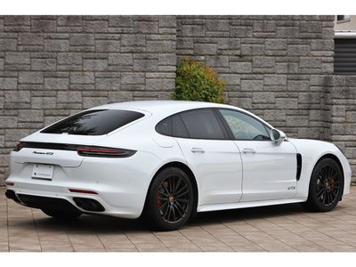 2019 Porsche PANAMERA photo 2