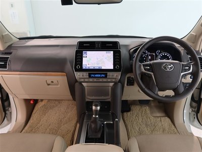 TOYOTA LAND CRUISER PRADO - 8