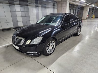 MERCEDES-BENZ E-CLASS - 1