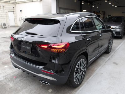 MERCEDES-BENZ GLA - 4