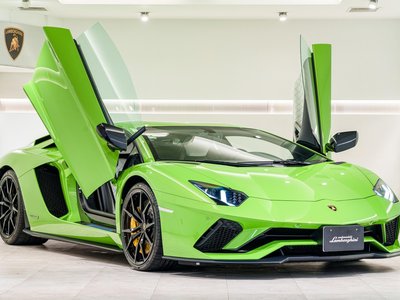 LAMBORGHINI AVENTADOR - 1