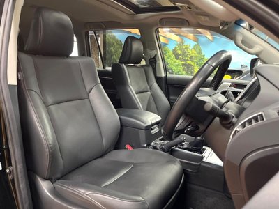 TOYOTA LAND CRUISER PRADO - 8