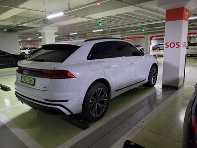 AUDI Q8 - 4