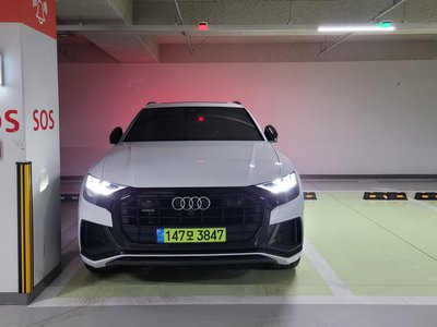 AUDI Q8 - 1