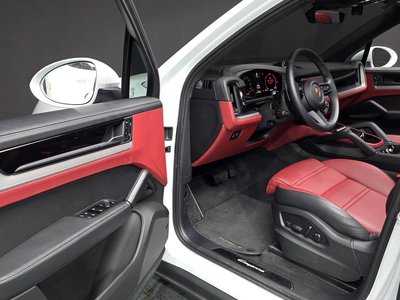 2025 Porsche CAYENNE thumbnail 11