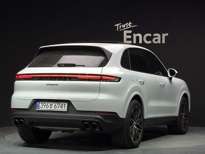 2025 Porsche CAYENNE 照片 3