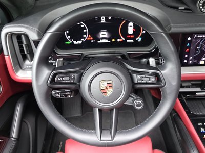2025 Porsche CAYENNE thumbnail 13