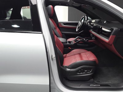 2025 Porsche CAYENNE 照片 10