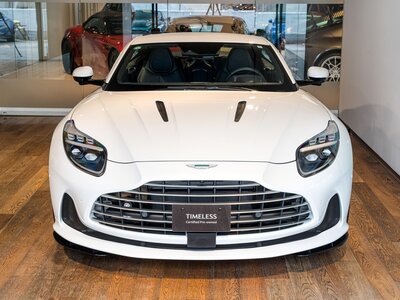 ASTON MARTIN DB12 - 10