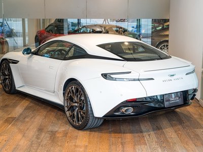 ASTON MARTIN DB12 - 5
