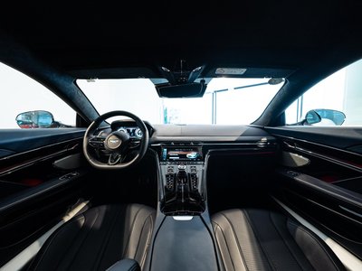 ASTON MARTIN DB12 - 2