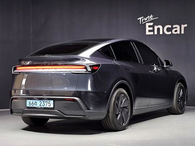 TESLA MODEL Y - 3
