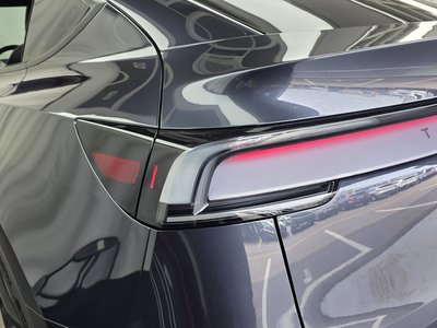 TESLA MODEL Y - 10