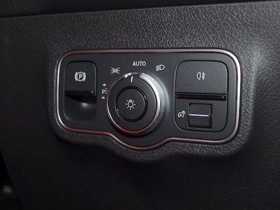 2025 Mercedes-BENZ GLB — миниатюра 18