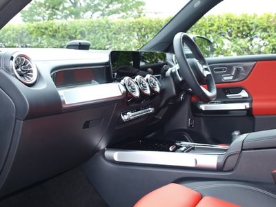 صورة 8 لـ 2025 Mercedes-BENZ GLB