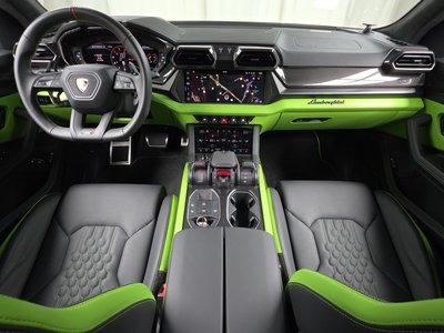 2025 Lamborghini URUS — фото 5