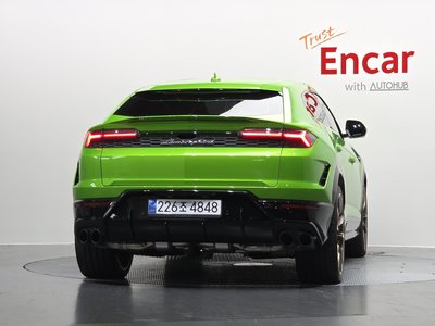 2025 Lamborghini URUS — фото 4