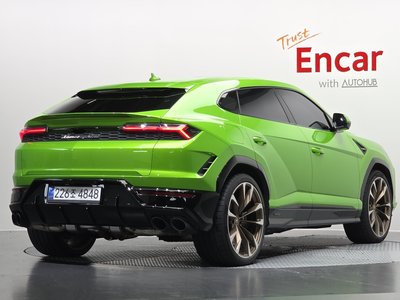 2025 Lamborghini URUS — фото 3