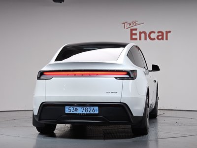 TESLA MODEL Y - 4