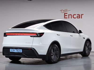 TESLA MODEL Y - 3