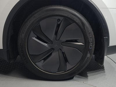 TESLA MODEL Y - 8
