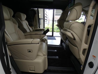 2023 Toyota ALPHARD — фото 9