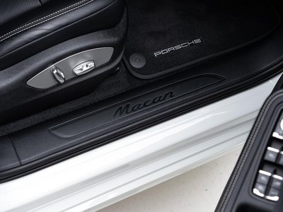 PORSCHE MACAN - 9