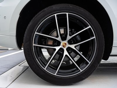 PORSCHE MACAN - 8