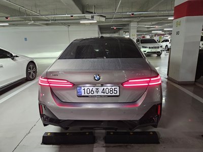 2025 BMW 5 SERIES 照片 2