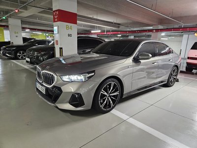 2025 BMW 5 SERIES 照片 4