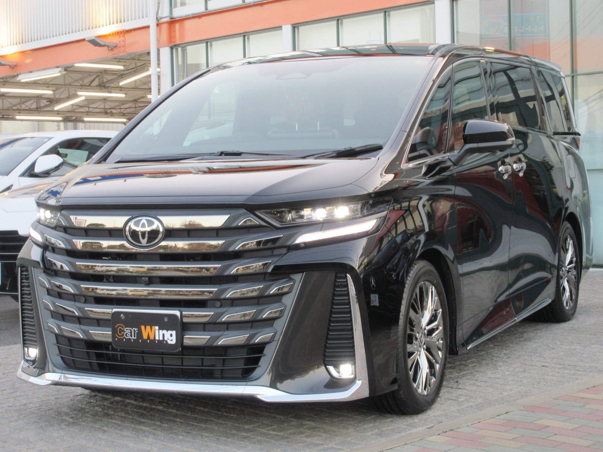 TOYOTA VELLFIRE - View 1