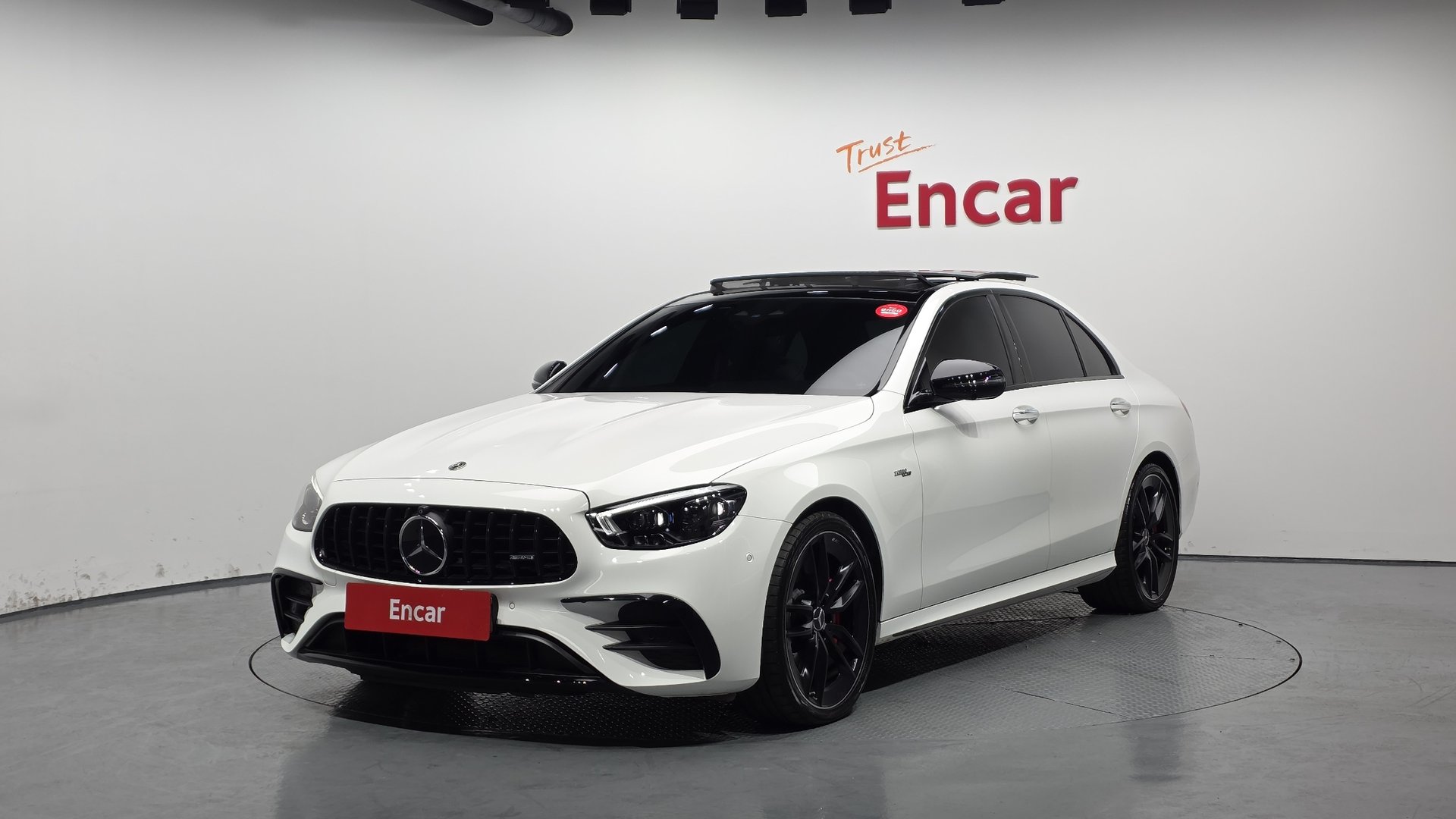 MERCEDES-BENZ E-CLASS - View 1