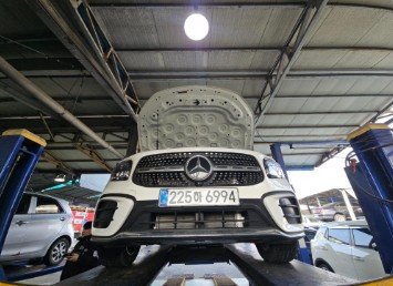 MERCEDES-BENZ GLB - View 1
