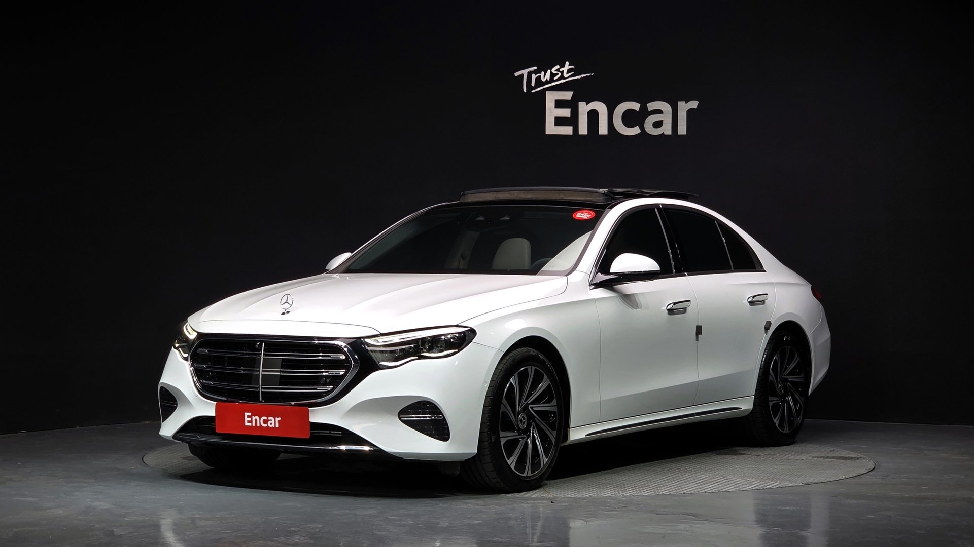 MERCEDES-BENZ E-CLASS - View 1