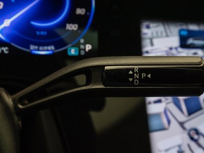 2025 Mercedes-BENZ EQE — миниатюра 19