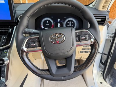 2026 Toyota LAND CRUISER 300 — миниатюра 11