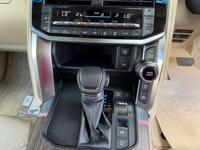 2026 Toyota LAND CRUISER 300 — миниатюра 16