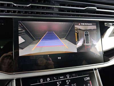 2021 AUDI Q8 — миниатюра 21