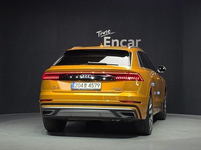 AUDI Q8 - 4