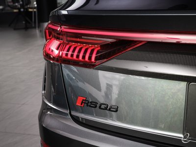 صورة مصغرة 49 لـ 2024 AUDI RS Q8
